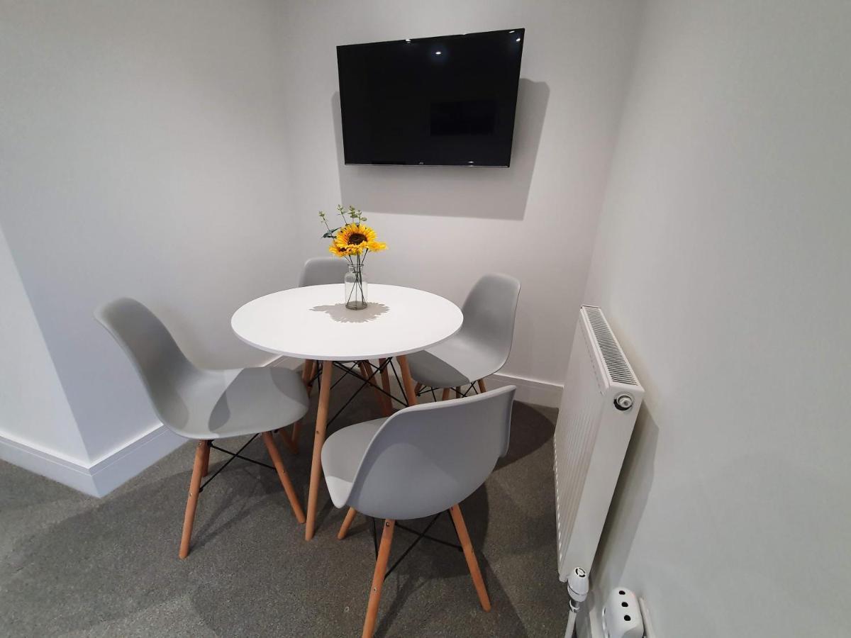 2 Bedroom Apartments In Filton By Cliftonvalley Apartments ブリストル エクステリア 写真