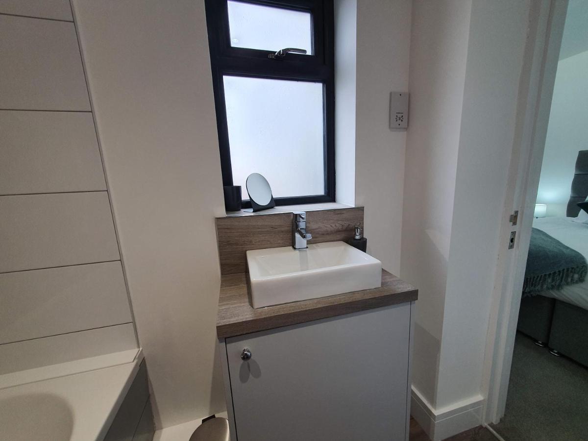 2 Bedroom Apartments In Filton By Cliftonvalley Apartments ブリストル エクステリア 写真