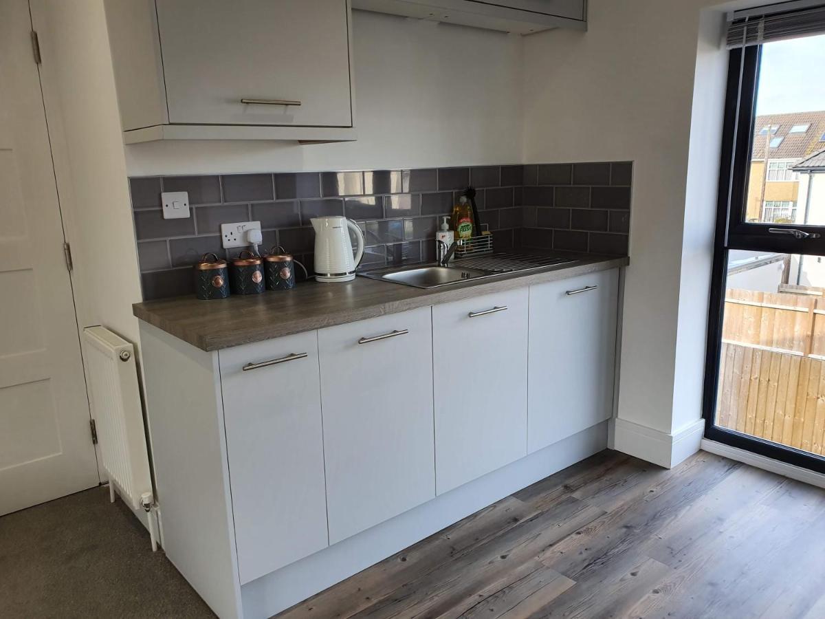 2 Bedroom Apartments In Filton By Cliftonvalley Apartments ブリストル エクステリア 写真