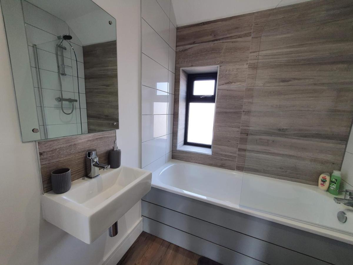 2 Bedroom Apartments In Filton By Cliftonvalley Apartments ブリストル エクステリア 写真